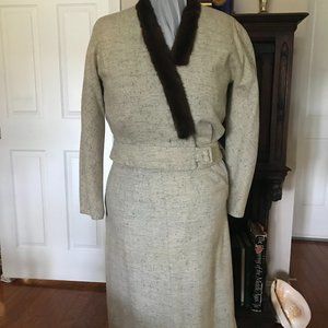 CREAM JACKET  AND SKIRT, TAILOR CUSTOM MADE VINTAGE  CREAM  SIZE 6-8